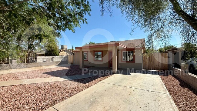 3027 W Coronado Rd Phoenix, AZ 85009 photo 2