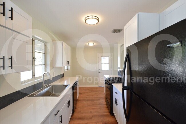 611 E Encanto Dr Tempe, AZ 85281 photo 3