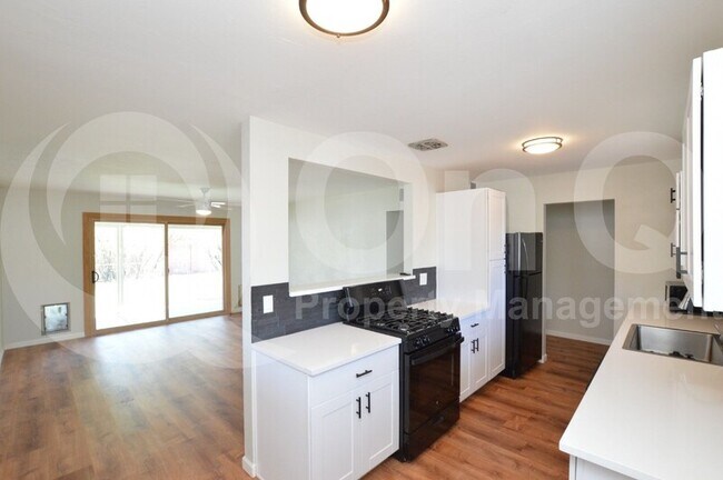 611 E Encanto Dr Tempe, AZ 85281 photo 4