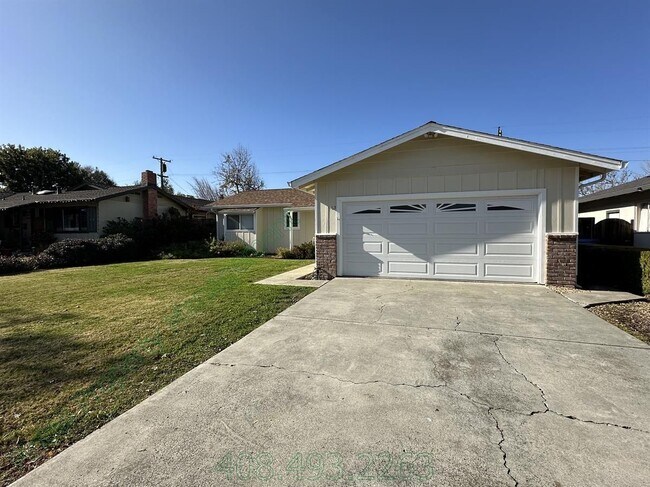 965 Amstutz Dr photo 2