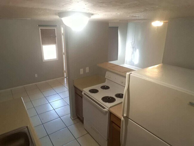 4617 E Jones Ave Phoenix, AZ 85040 photo 3
