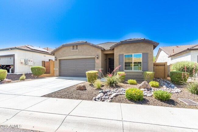 1649 West Straight Arrow Lane, Phoenix, AZ 85085 photo 2