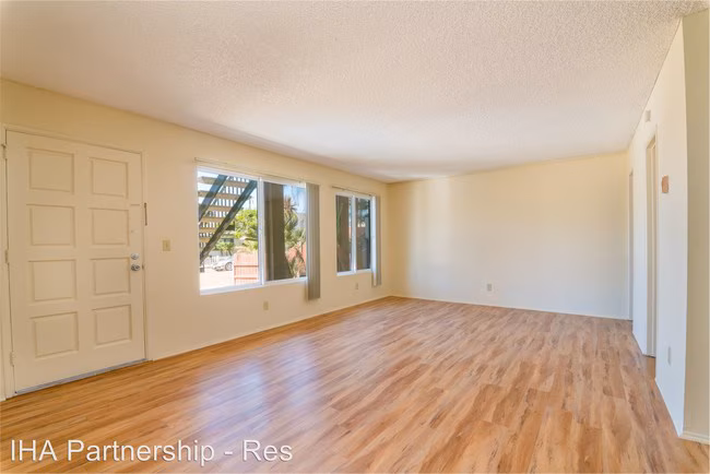 Imperial Palms Apartments photo 4
