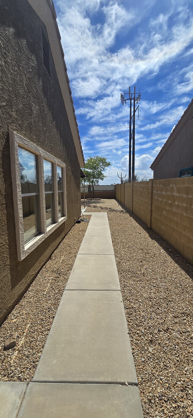 8971 E Rainier Dr photo 3