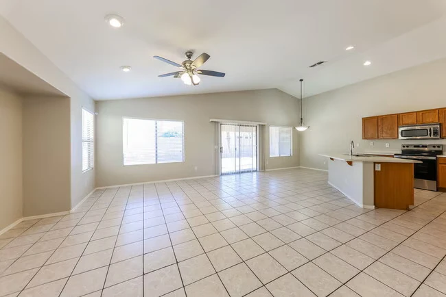 9166 W Melinda Ln Peoria, AZ 85382 photo 4