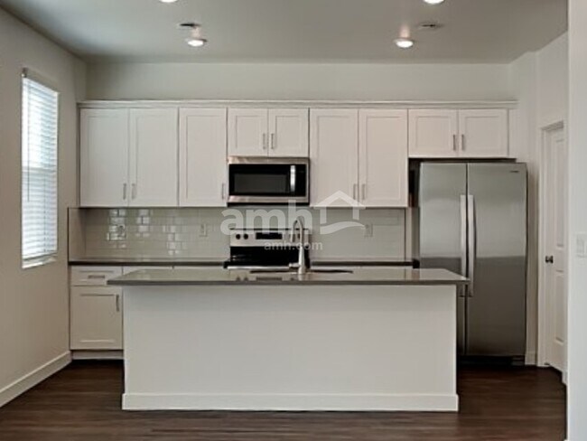 8319 S 21st Dr Phoenix, AZ 85041 photo 5