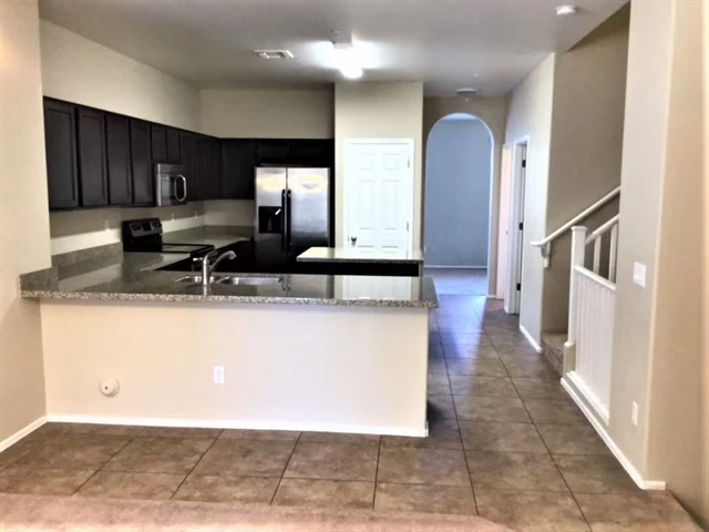 894 S Annie Ln Gilbert, AZ 85296 photo 4