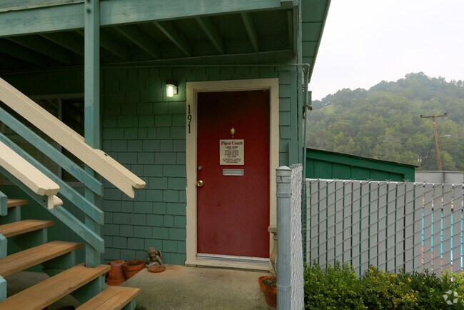 Piper Court Apartments photo 3