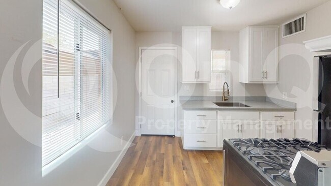2236 N 28th Pl Phoenix, AZ 85008 photo 3