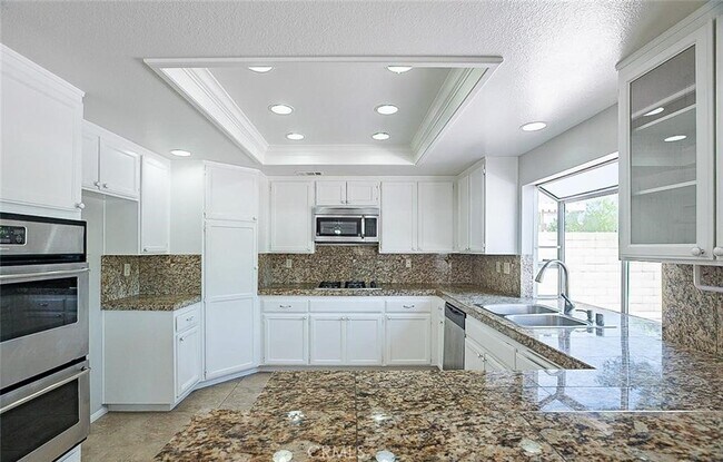 39992 Milkwood Ln Murrieta, CA 92562 photo 2