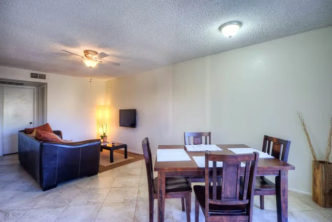 El Diablo Apartments photo 5