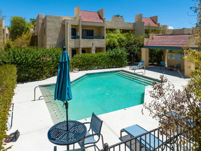 El Diablo Apartments photo 3