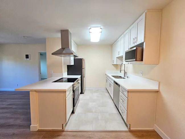 Parklane Apartments photo 5