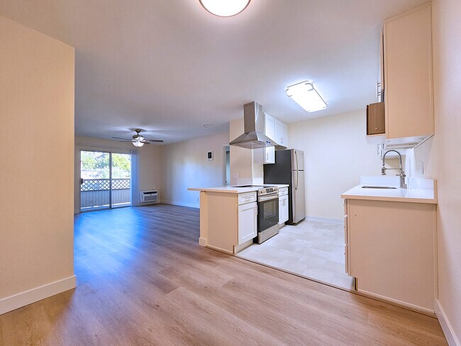 Parklane Apartments photo 4