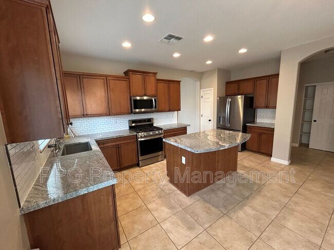 14527 W Gelding Dr Surprise, AZ 85379 photo 4