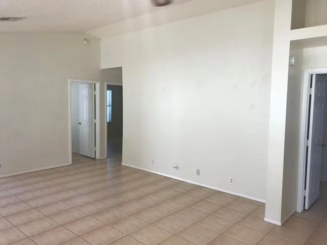 23426 N 40th Ln Glendale, AZ 85310 photo 3