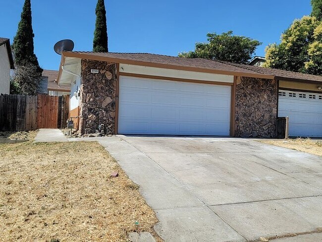 3BR/1BA Townhouse on Linden Way · Antioch photo 2