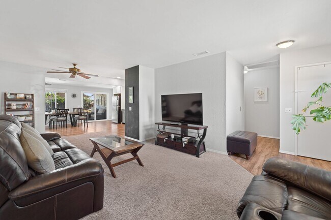 8405 Ivory Coast Dr San Diego, CA 92126 photo 3