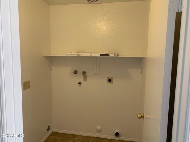 7930 W Krall St Glendale, AZ 85303 photo 3