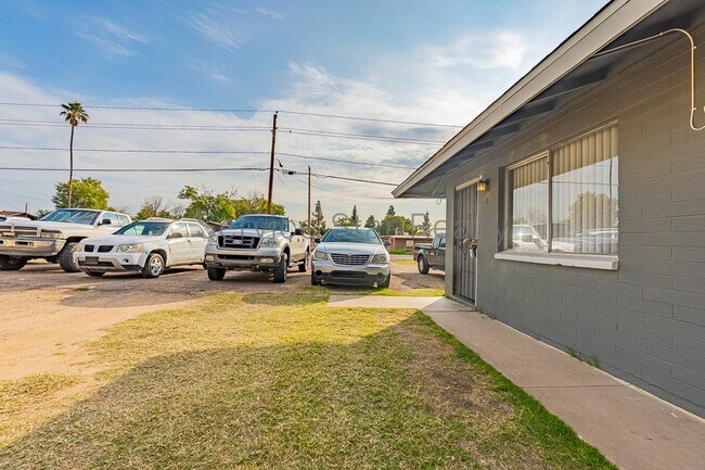 1638 W Desert Cove Ave Phoenix, AZ 85029 photo 3