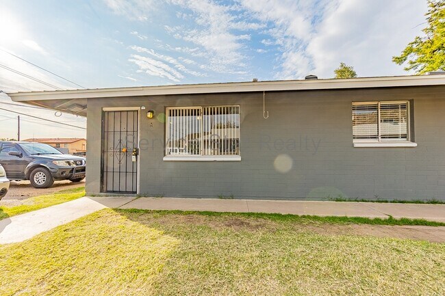 1638 W Desert Cove Ave Phoenix, AZ 85029 photo 2