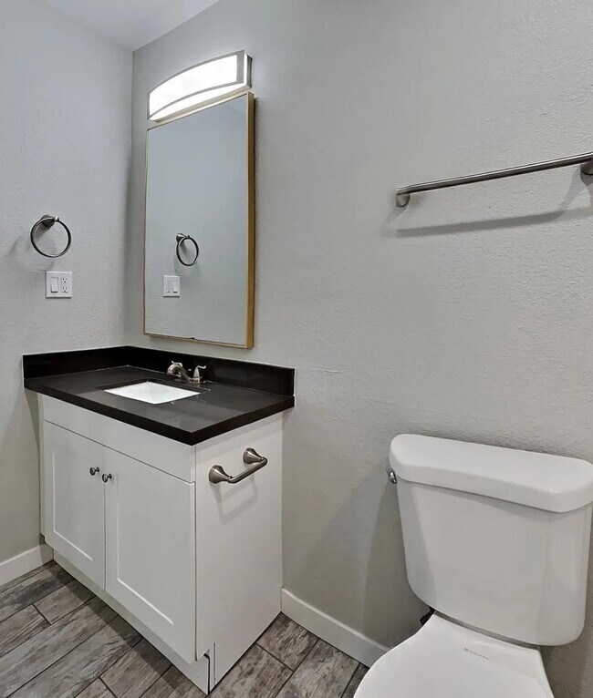 1302 E Vista Ave Phoenix, AZ 85020 photo 2