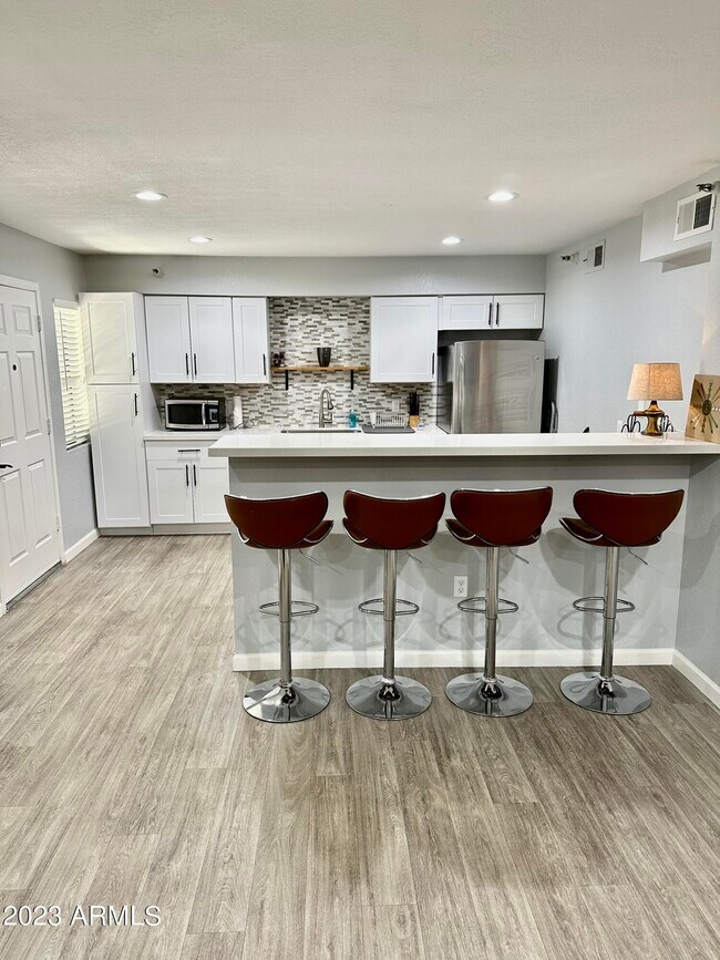 8020 E Thomas Rd Scottsdale, AZ 85251 photo 2