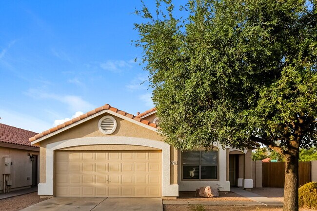 5725 E Flower Cir