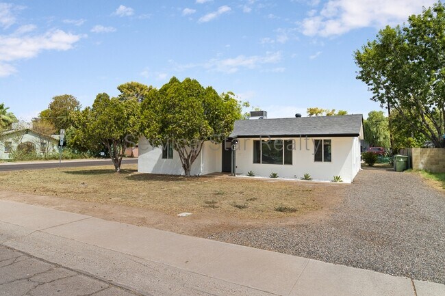428 W 11th St Tempe, AZ 85281 photo 2