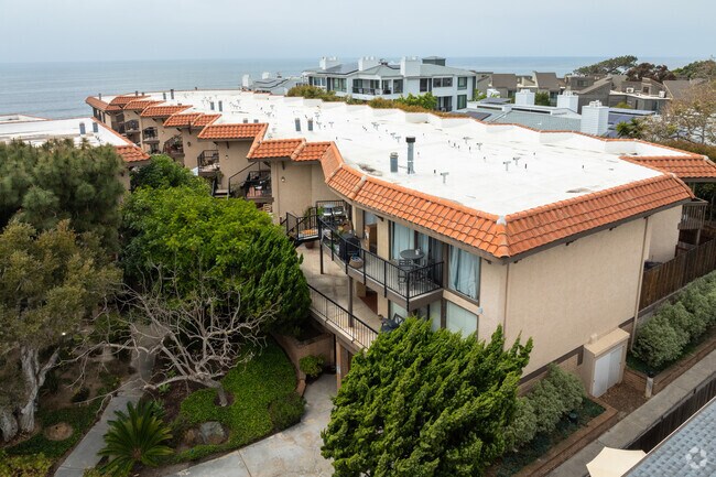 Del Mar Shores photo 5