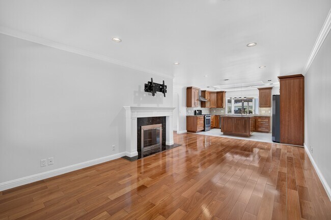 879 S Knickerbocker Dr Sunnyvale, CA 94087 photo 4