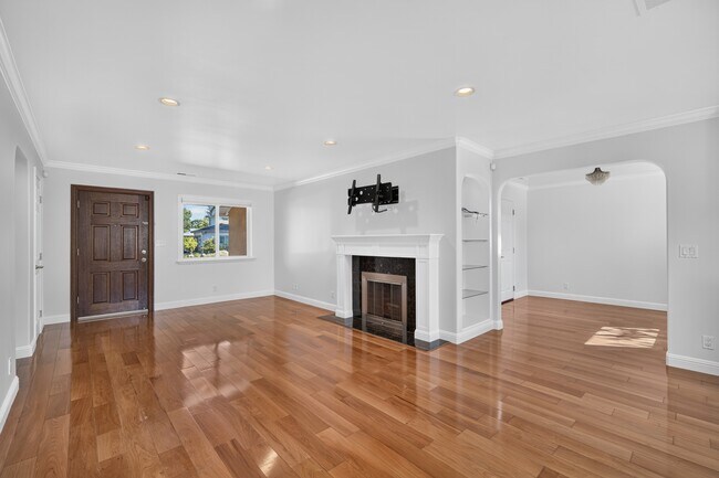 879 S Knickerbocker Dr Sunnyvale, CA 94087 photo 3