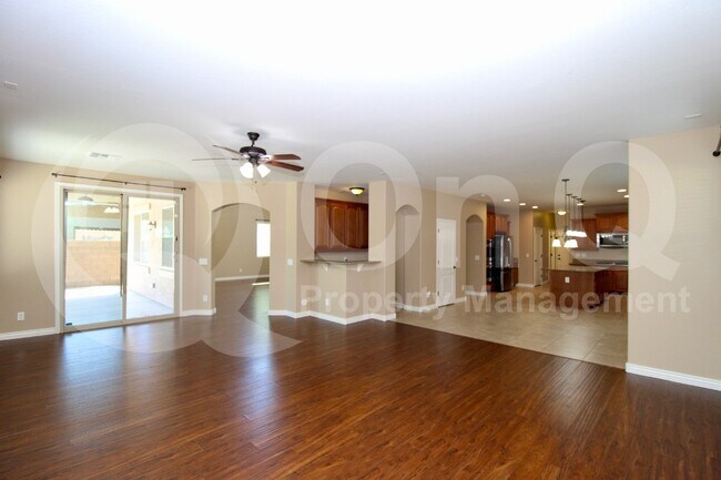 4054 E Casitas Del Rio Dr Phoenix, AZ 85050 photo 5