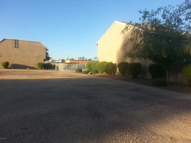 5813 N 59th Dr Glendale, AZ 85301 photo 4