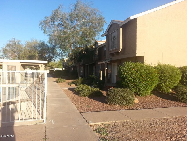 5813 N 59th Dr Glendale, AZ 85301 photo 2