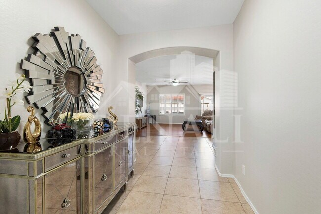 2881 E Tonto Dr photo 4
