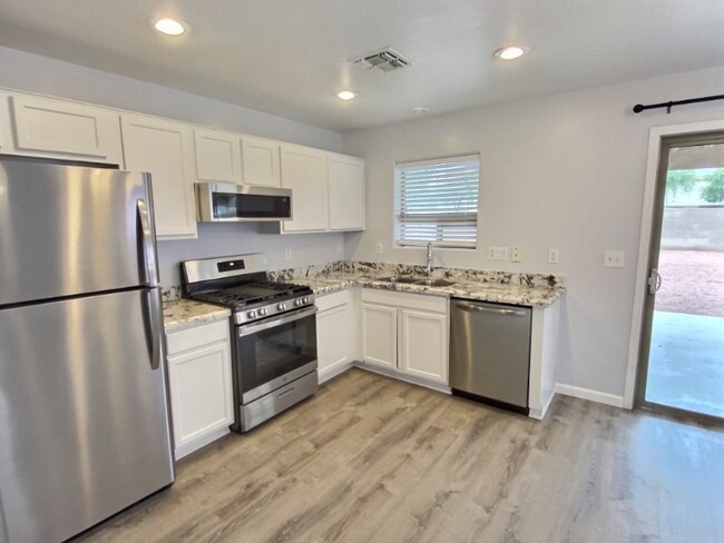 41925 W Sunland Dr Maricopa, AZ 85138 photo 2