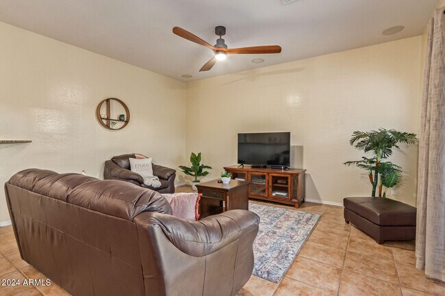 31748 N Blackfoot Dr San Tan Valley, AZ 85143 photo 4