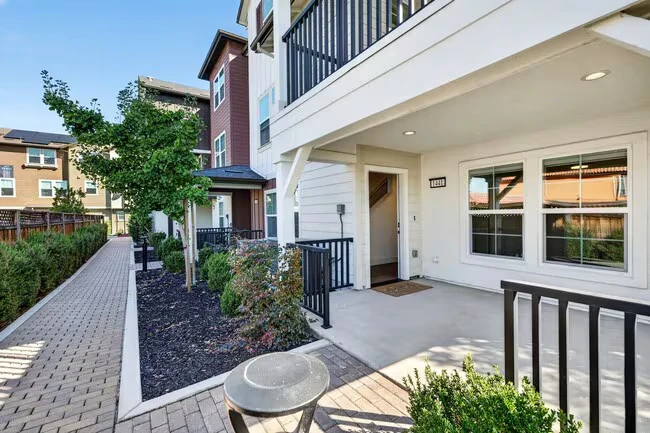 1441 Julia Ln photo 5