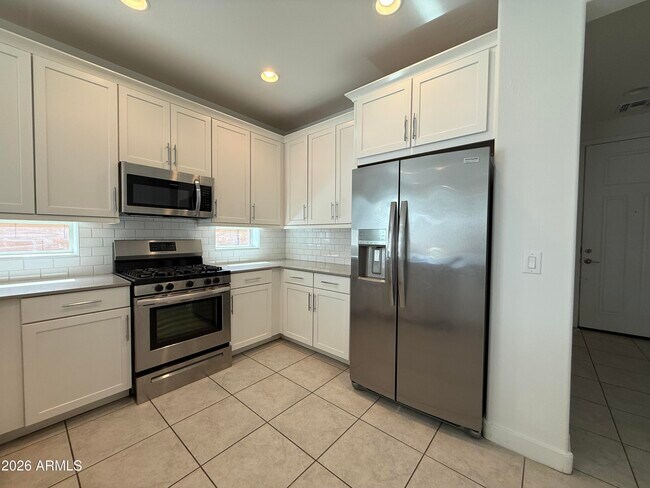 6324 W Warner St Phoenix, AZ 85043 photo 5