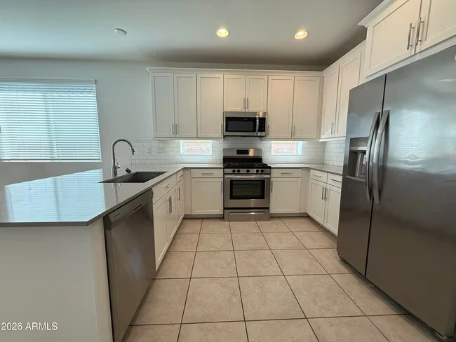 6324 W Warner St Phoenix, AZ 85043 photo 4