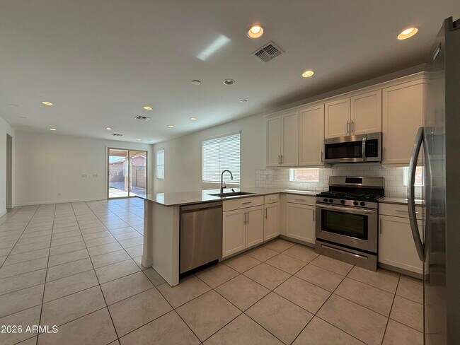 6324 W Warner St Phoenix, AZ 85043 photo 3