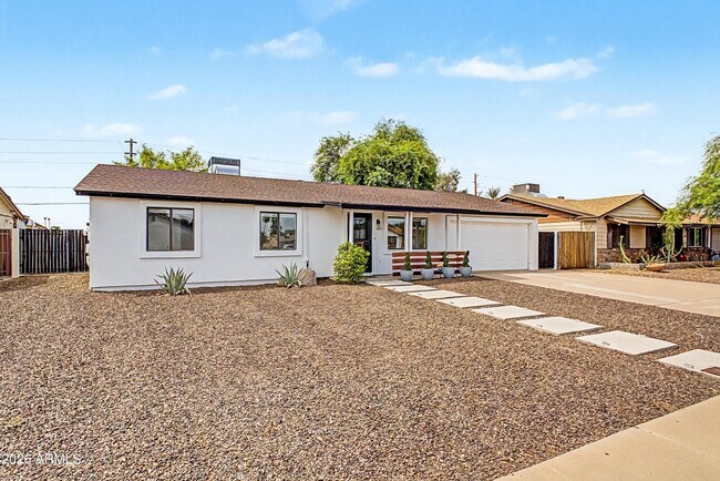 4101 E Calavar Rd Phoenix, AZ 85032 photo 2