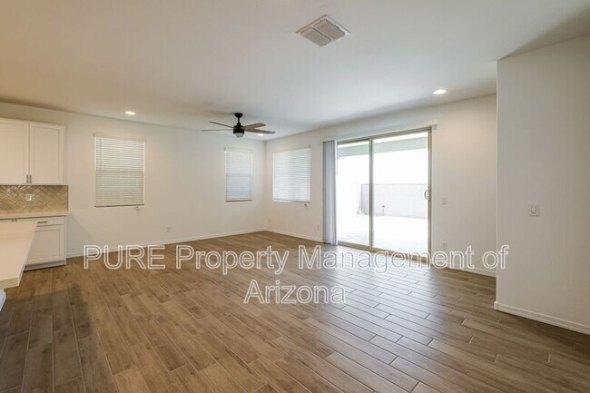 10155 W Crittenden Ln Avondale, AZ 85392 photo 4