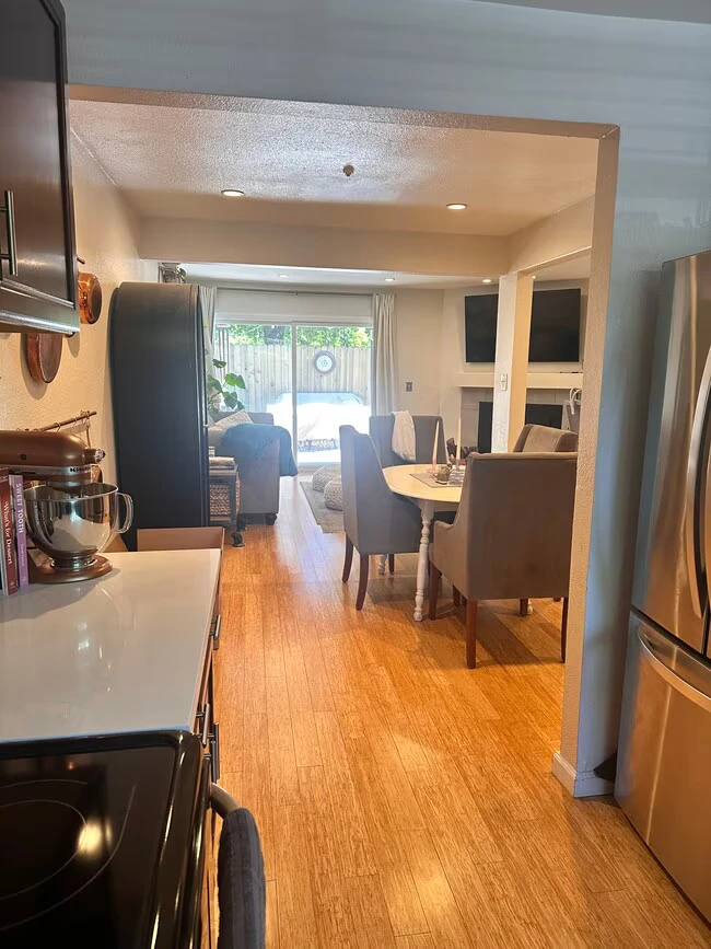 1576 Parkway Dr Rohnert Park, CA 94928 photo 4