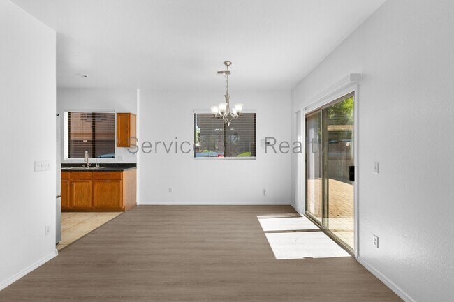22051 N 30th Dr Phoenix, AZ 85027 photo 5
