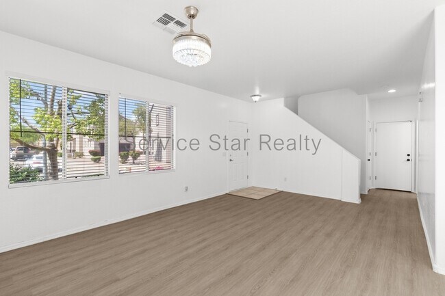 22051 N 30th Dr Phoenix, AZ 85027 photo 3
