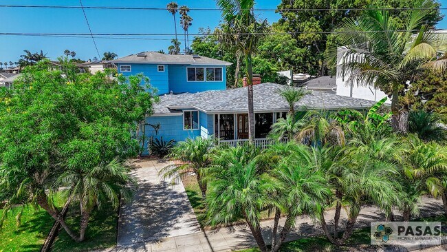 1018 Santa Barbara St photo 2