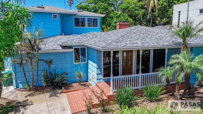 1018 Santa Barbara St photo 3
