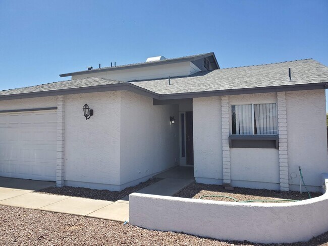 3637 W Angela Dr Glendale, AZ 85308 photo 2